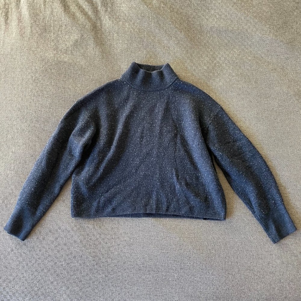 Lululemon Merino Wool-Blend Ribbed Turtleneck Sweater, size 4